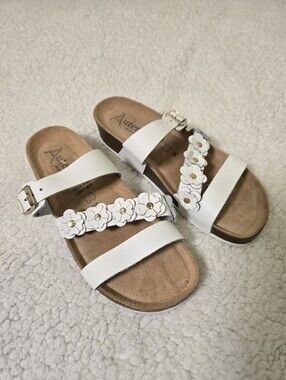 Autenti White Floral Comfort Sandals Size 38 Slides Leather